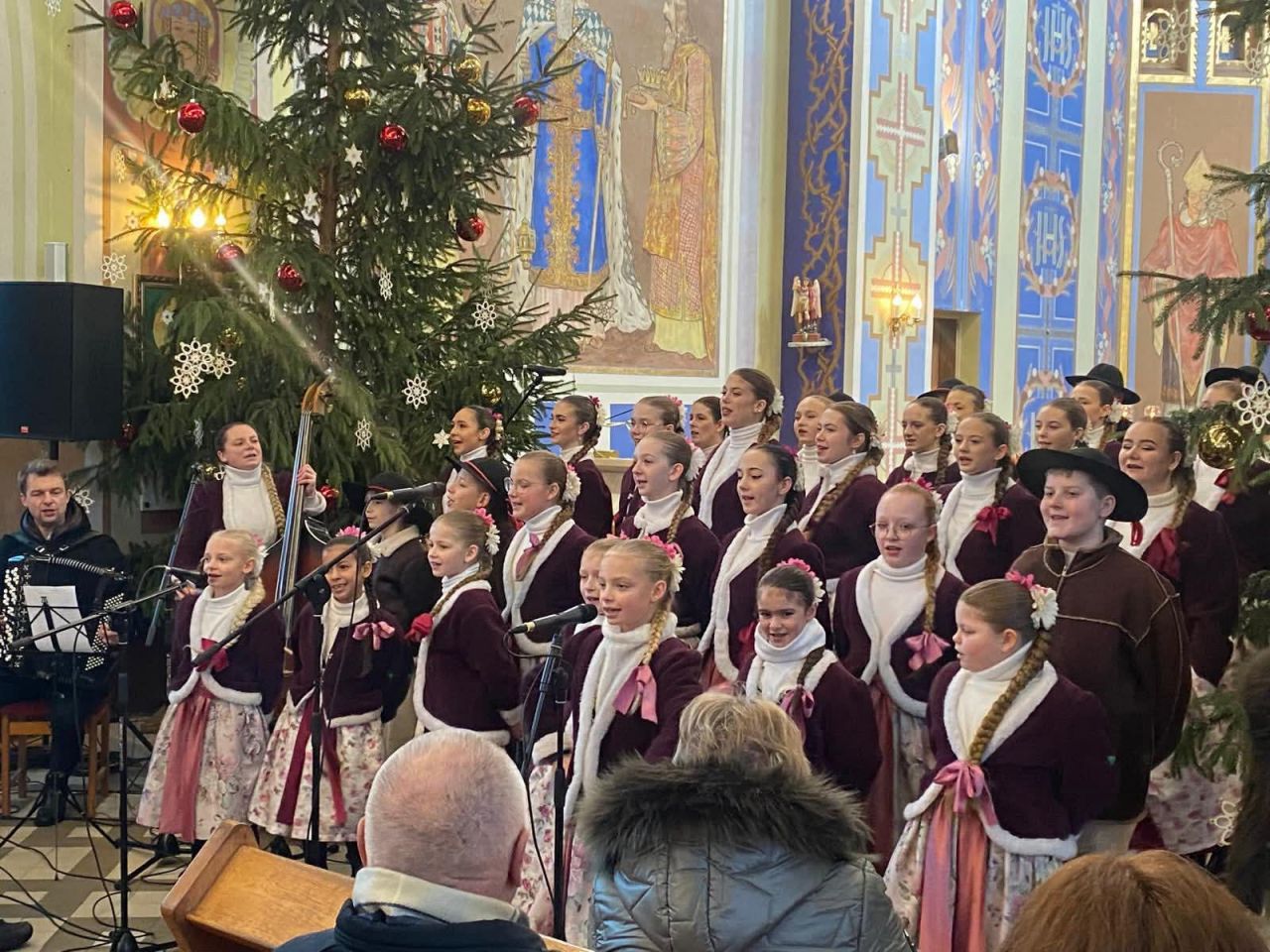 Góralskie pastorałki i kolędy. Wyjątkowe wydarzenie w Psarach - Estrada Regionalna „Równica” w Psarach /fot. UG Przykona