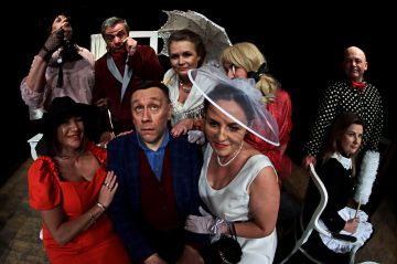 Śmiech, intryga i znajome twarze na scenie....