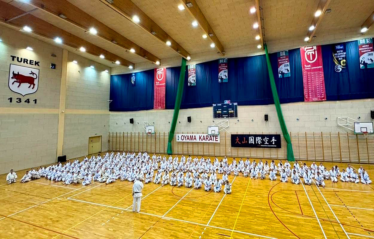 Mistrzowie i kandydaci do czarnych pasów w Turku. Ogólnopolskie Seminarium OYAMA PFK 2026