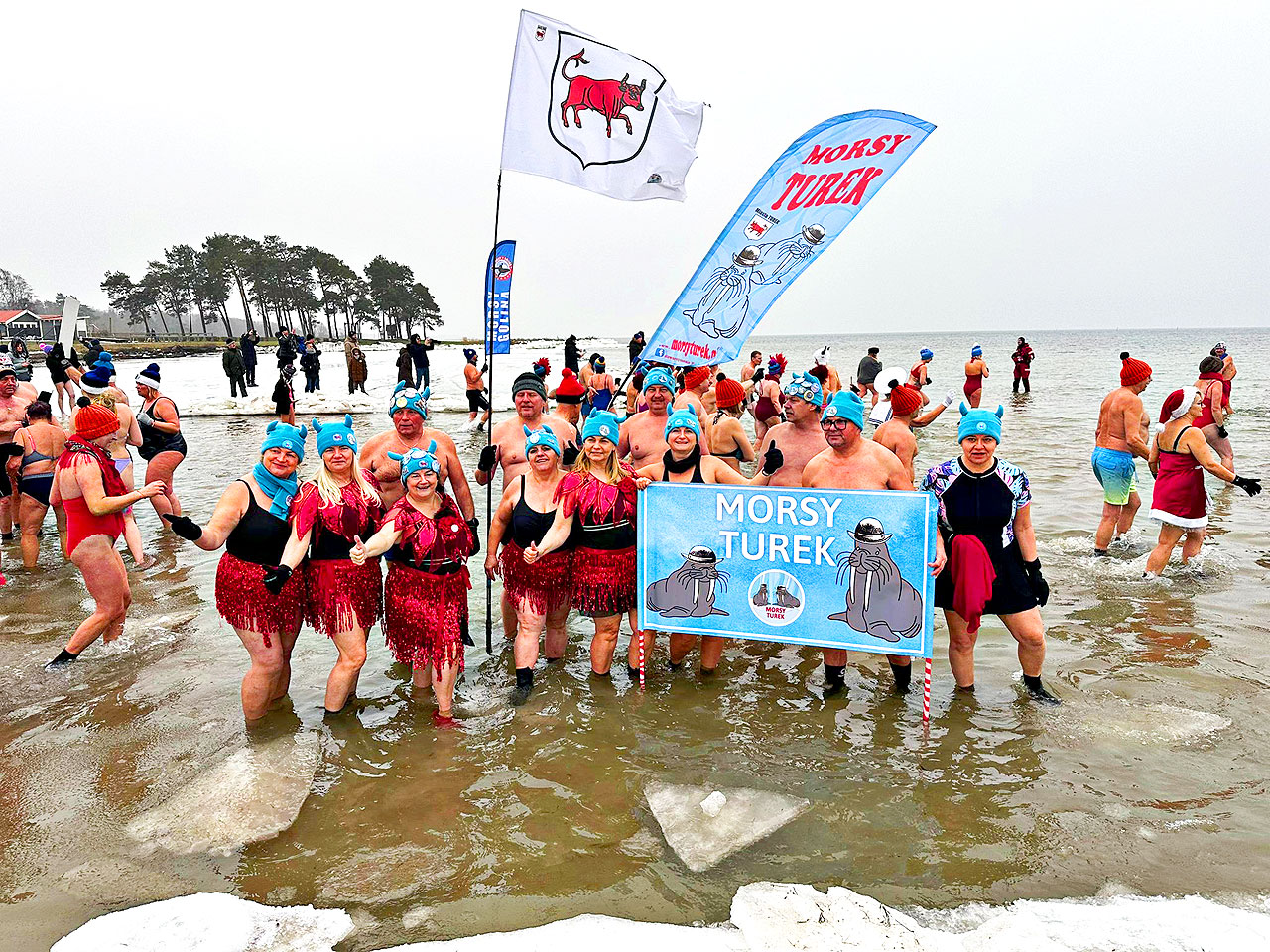 Morsy Turek na Zimowych Szlakach Szwecji. Kolorowa ekipa z Turku z wyróżnieniem! - Zimowa przygoda Morsów Turek