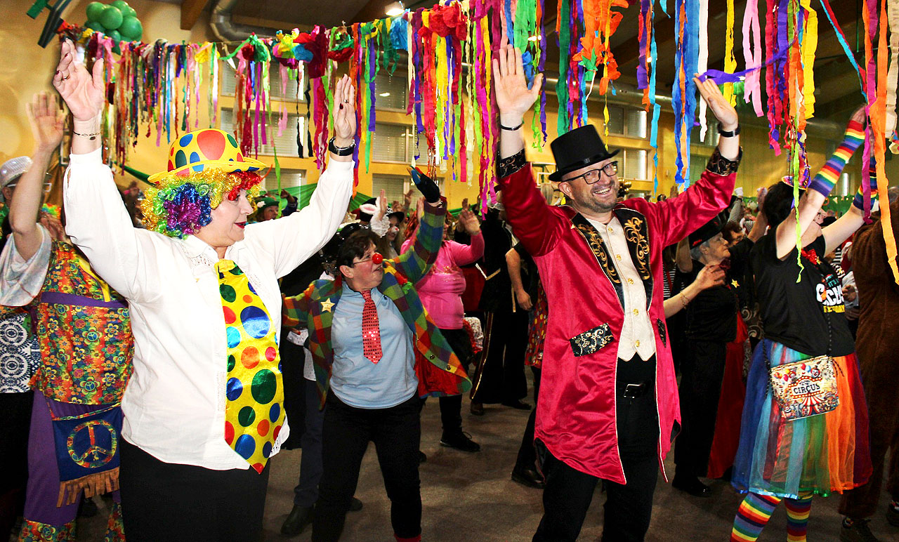 Cyrkowa zabawa w Turku. VIII Bal Karnawałowy dla Osób z Niepełnosprawnościami - VIII Karnawałowy Bal w Turku /fot. UM Turek
