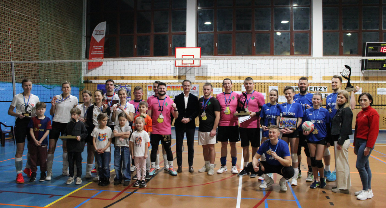 Siatkówka, integracja i wspólne granie dla WOŚP. Trzeci turniej w Przykonie za nami - III Charytatywny Turniej Piłki Siatkowej w Przykonie