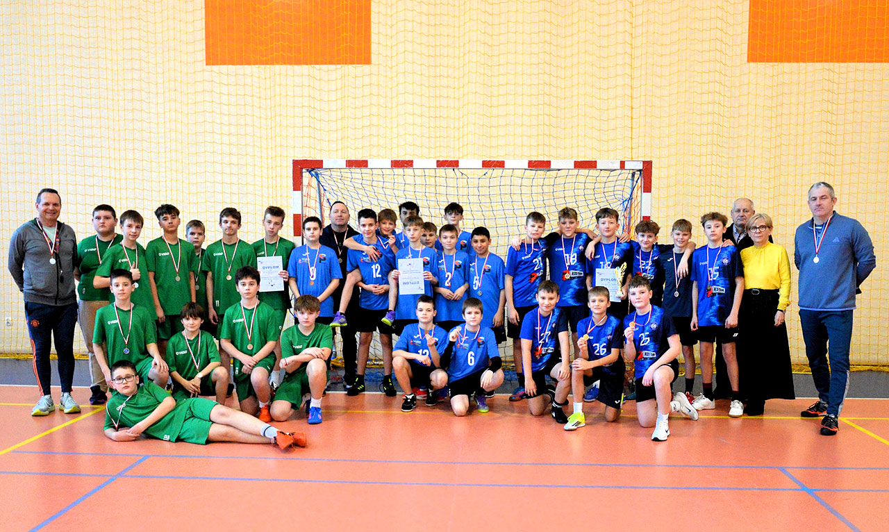 Młodzi szczypiorniści z SP 5 najlepsi w powiecie. Mistrzostwa Powiatu Tureckiego w piłce ręcznej chłopców - SP Nr 5 w Turku najlepsza w piłce ręcznej