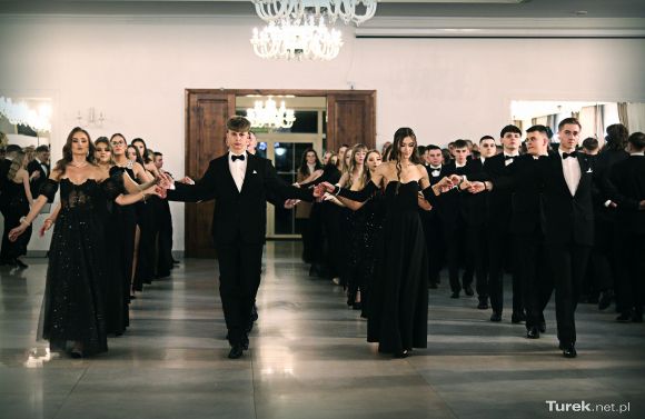 Magiczny początek studniówki Zespołu Szkół...