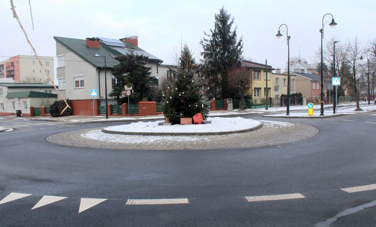 Płynniej i bezpieczniej. Rondo na ul. Kaliskiej przechodzi odbiór techniczny - Odbiór robót na skrzyżowaniu Kaliskiej i Młodych