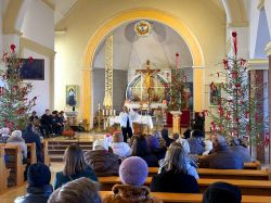 Miasto Turek: Małgorzata Szarek wraz z wiernymi w Obrzębinie zaśpiewała...