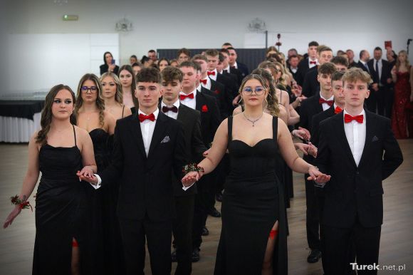 Tradycyjny, dostojny, przepiękny. Polonez...