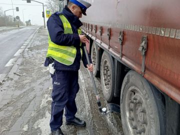 83 kontrole i zatrzymane prawa jazdy. Policyjne...