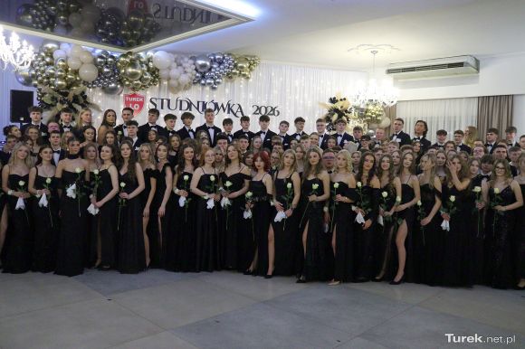 Foto: Klasy maturalne turkowskiego liceum w...