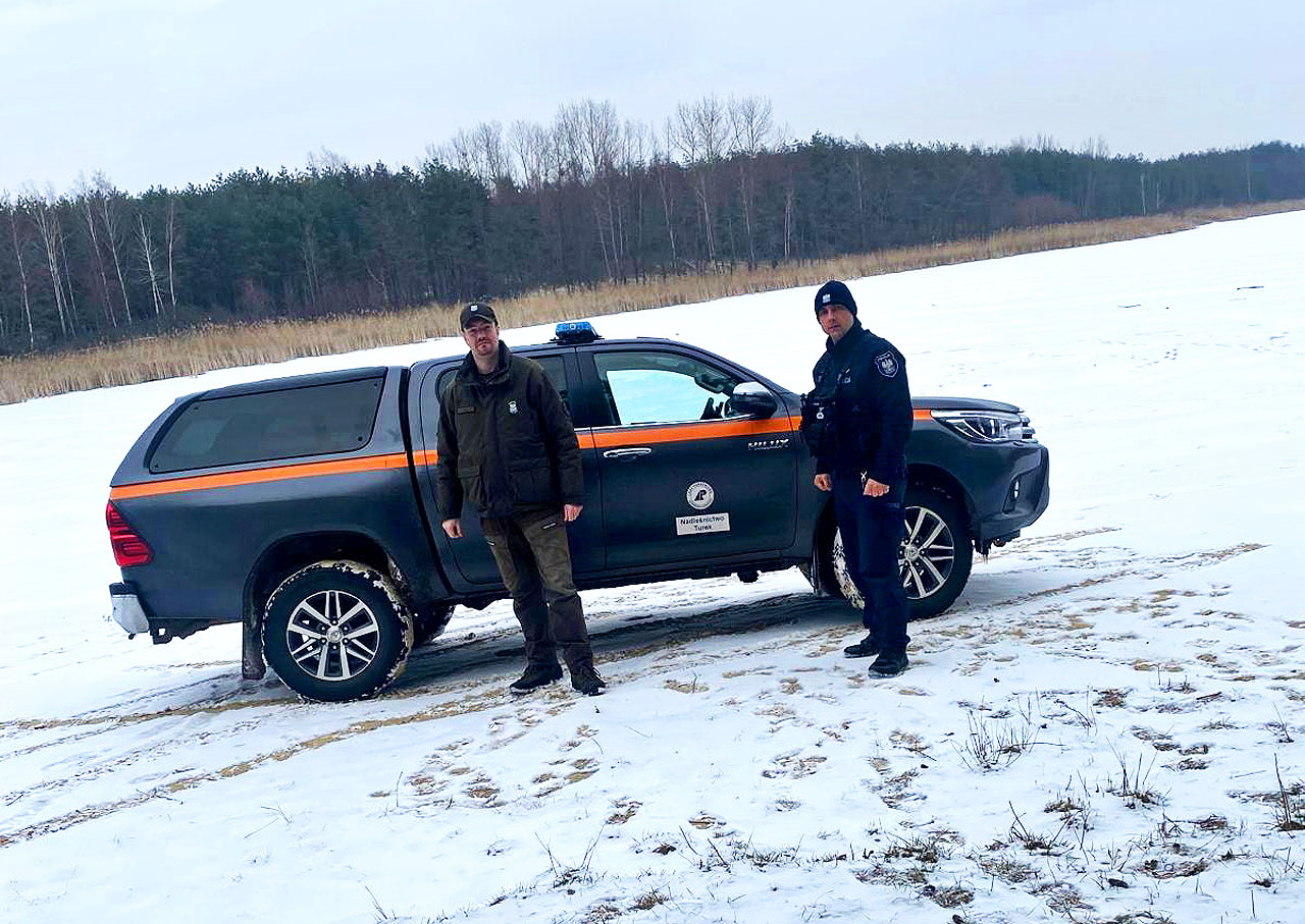 Bezpieczne ferie w powiecie tureckim. Policja i Straż Leśna kontrolują zamarznięte zbiorniki
