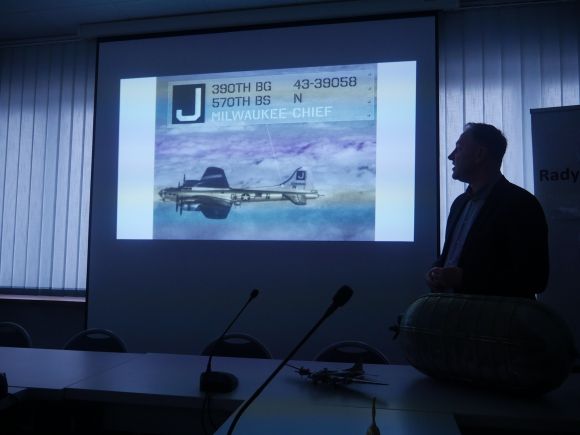 Kawęczyn: Latająca Forteca. Jak amerykański bombowiec trafił do Kawęczyna