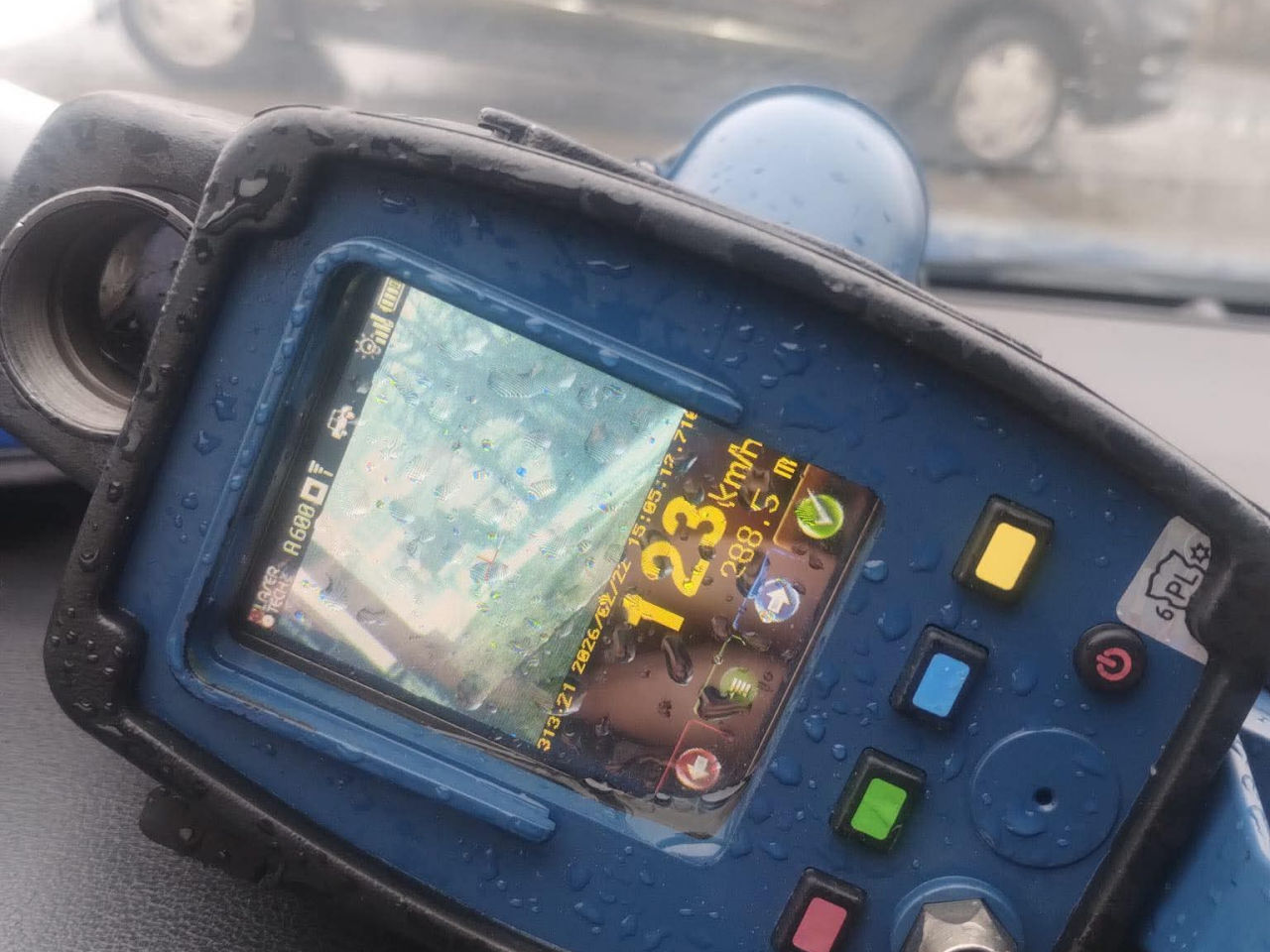 Ponad 120 km/h w terenie zabudowanym! Odebrane prawo jazdy i 4000 zł mandatu - Brawura kosztowała ich prawo jazdy