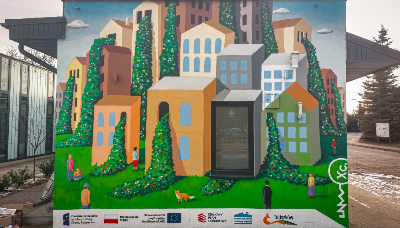 Na ścianie biblioteki już wiosna! Kwiatospady wyrosły w Tuliszkowie - fot.: UGiM Tuliszków